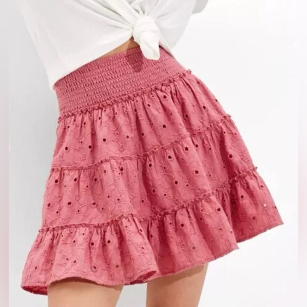 American eagle raspberry Eylet teired skirt